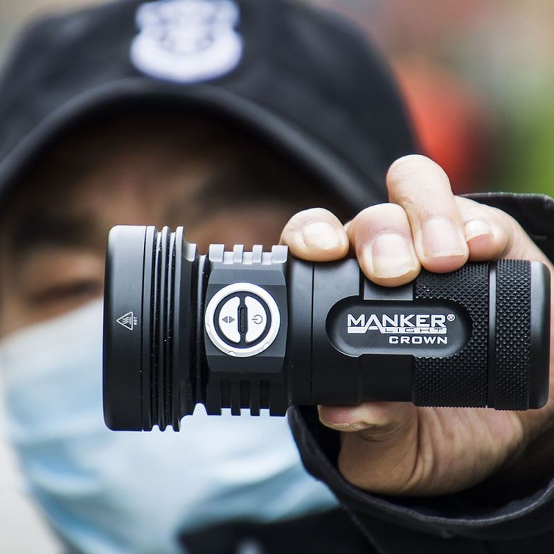 Manker CROWN digital zoom lommelygte 5000 lumen perfekt til udendørs eventyr og nødsituationer 900 meters rækkevidde