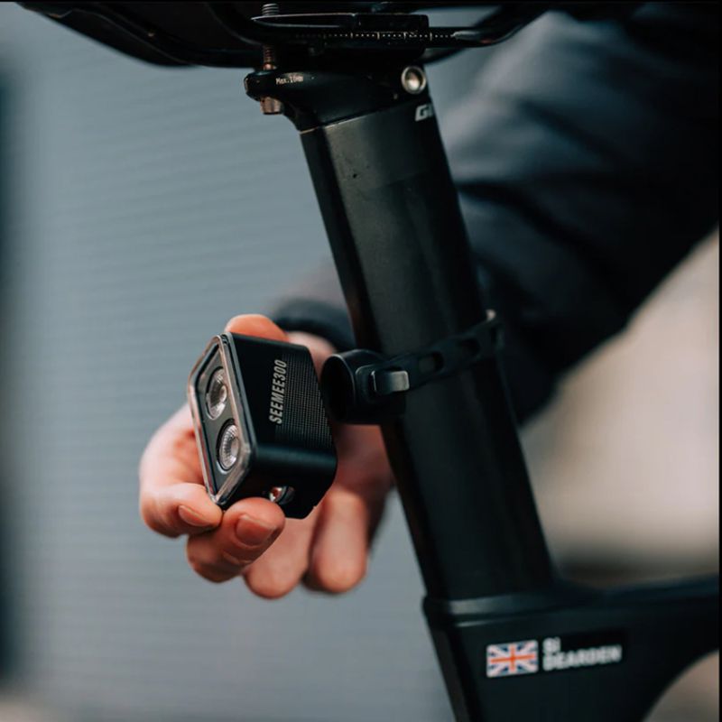 Magicshine SEEMEE300 Smart Baglygte 300 Lumen IPX6 Vandtæt LED for Cykelsikkerhed og 360° Synlighed