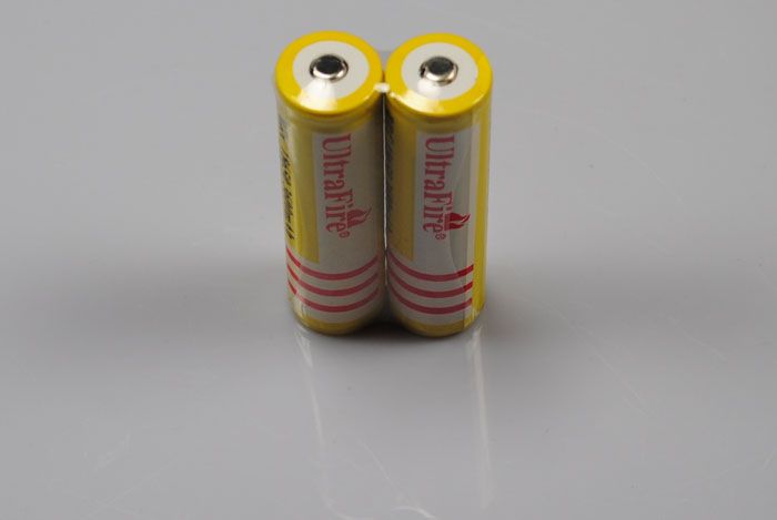 UltraFire BRC 18650 Genopladeligt Li-ion batteri par med høj kapacitet til lommelygter og kameraer 3600mAh