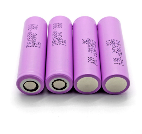 30Q 3.7V 3000mAh 18650 Genopladeligt batteri (4-pak)