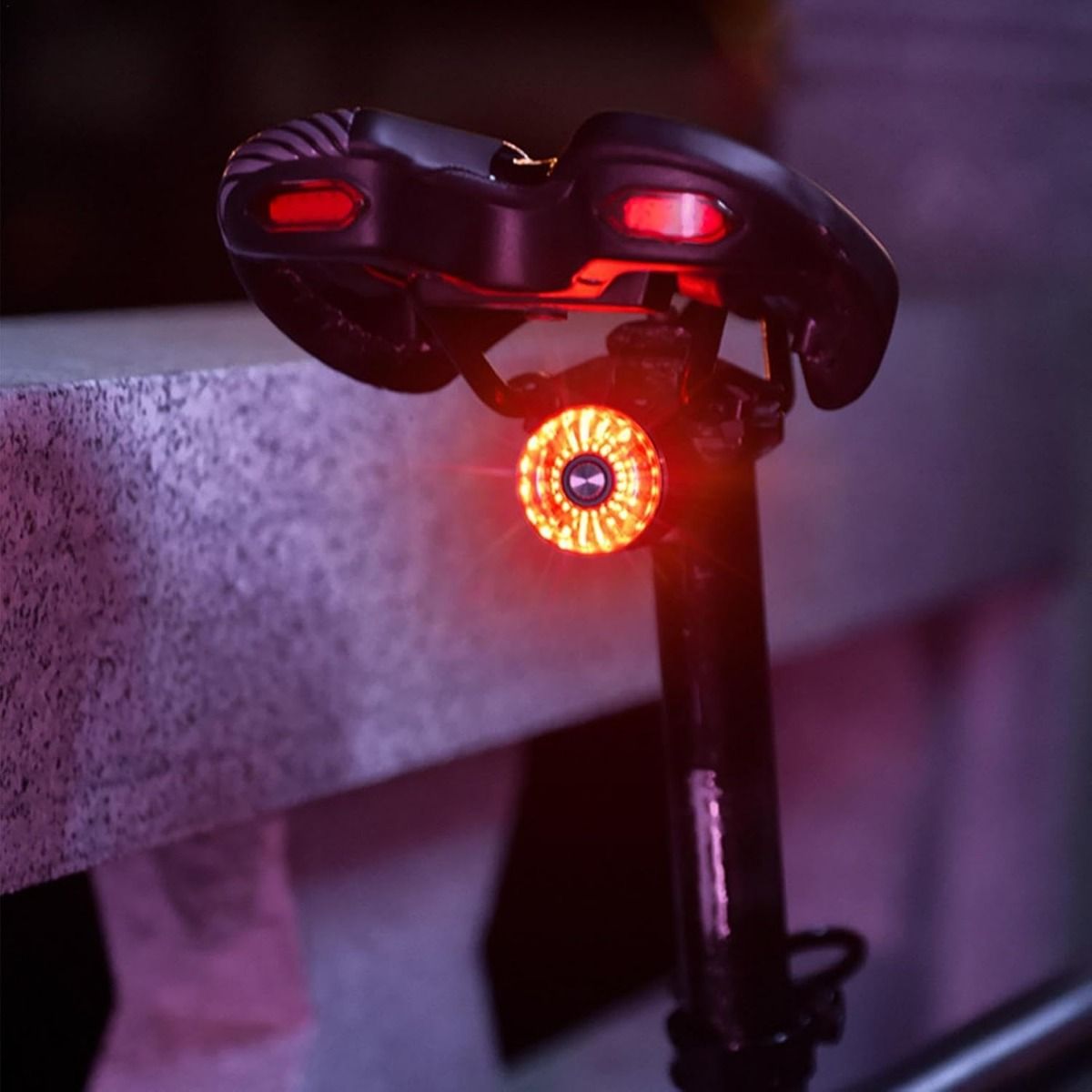 Smart cykel baglygte bremseinduktion cykel baglygte cykel sadelpind saddel baglygte vandtæt USB-opladning cykel baglygte